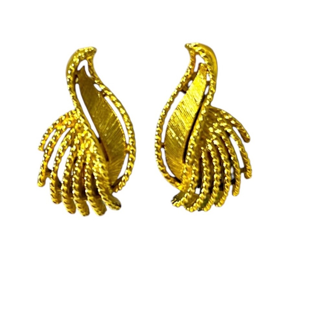 Vintage Lisner Gold Tone CLIP Earrings